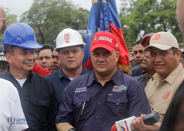 El ministro de Industria José David Cabello durante una visita a Sidor el pasado mes de agosto / Foto El Fortín de Guayana