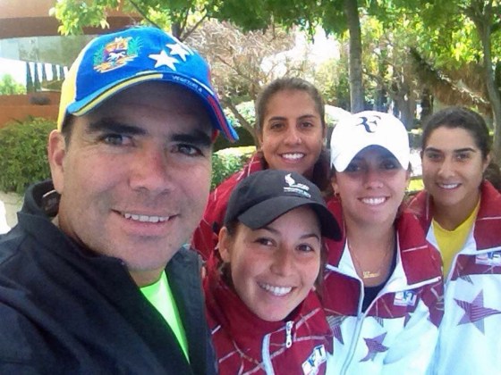 Yhony Romero  con Adriana Perez (681 WTA), Mariayeni Gutierrez (895 WTA), Aymet Uzcategui y Viviana Onorato