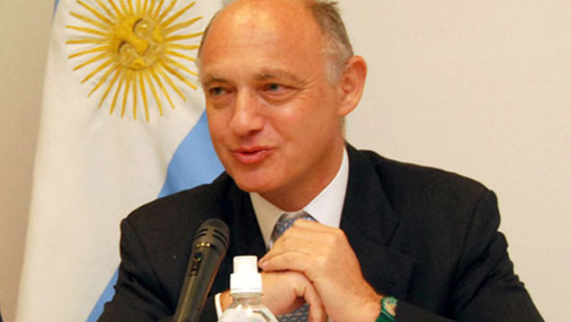 Canciller argentino viaja a Venezuela en apoyo a Chávez