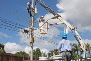 Corpoelec atiende falla que afecta servicio eléctrico en Centroccidente