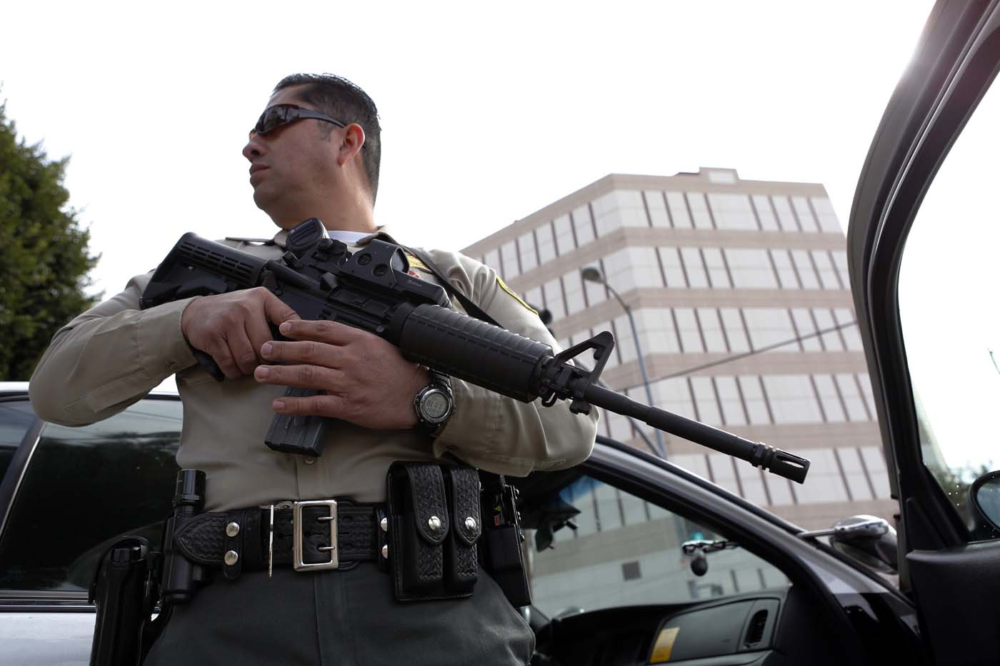 Expolicía fugado desata alerta en los Grammy (Fotos)