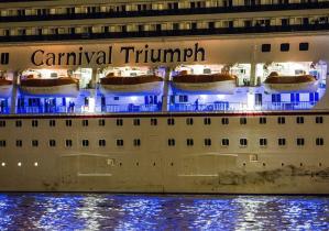 Pasajera del “Triumph” demanda a Carnival por llevarla en “retrete flotante”