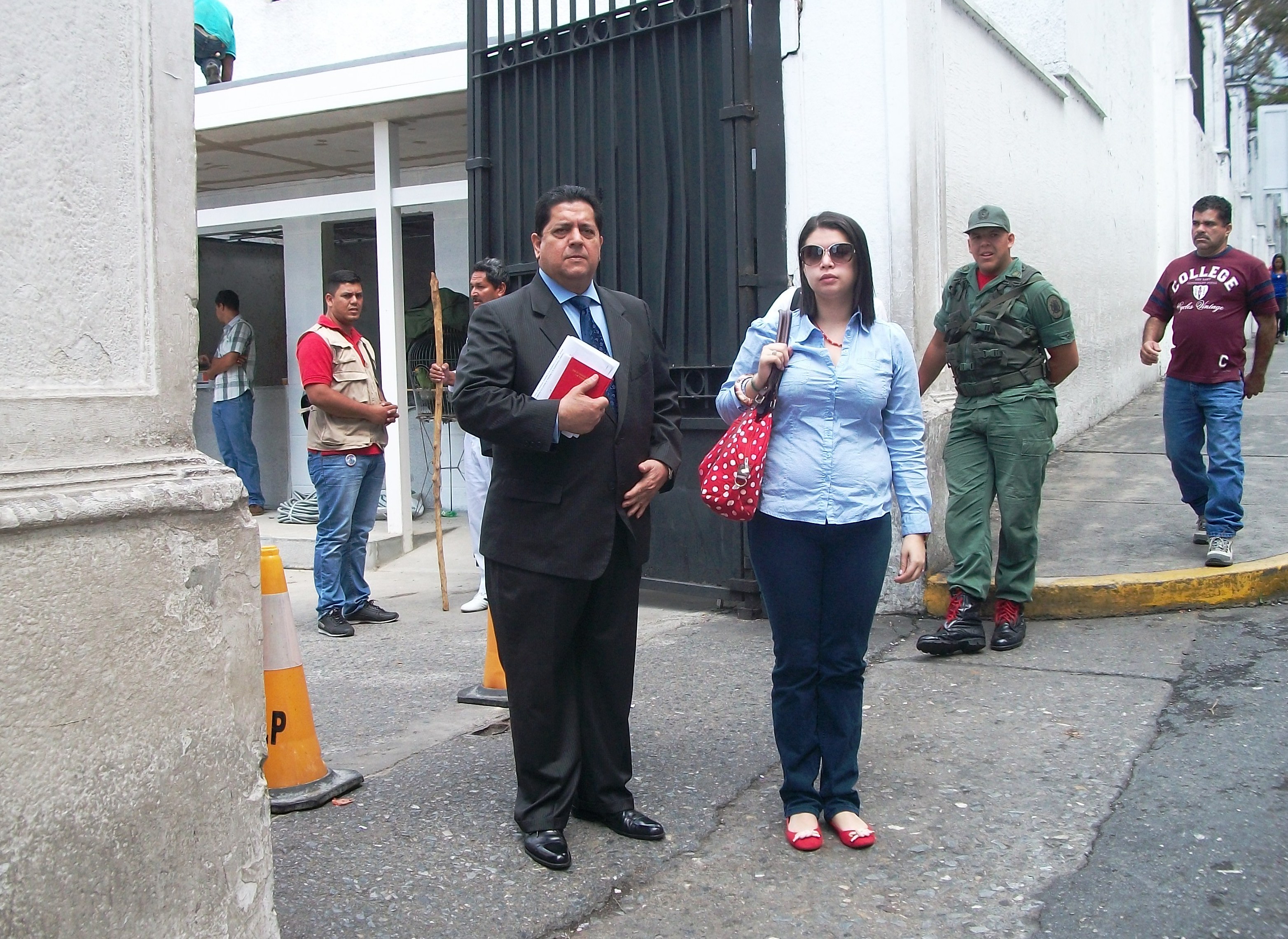 Zambrano consignó solicitud formal de audiencia con Chávez