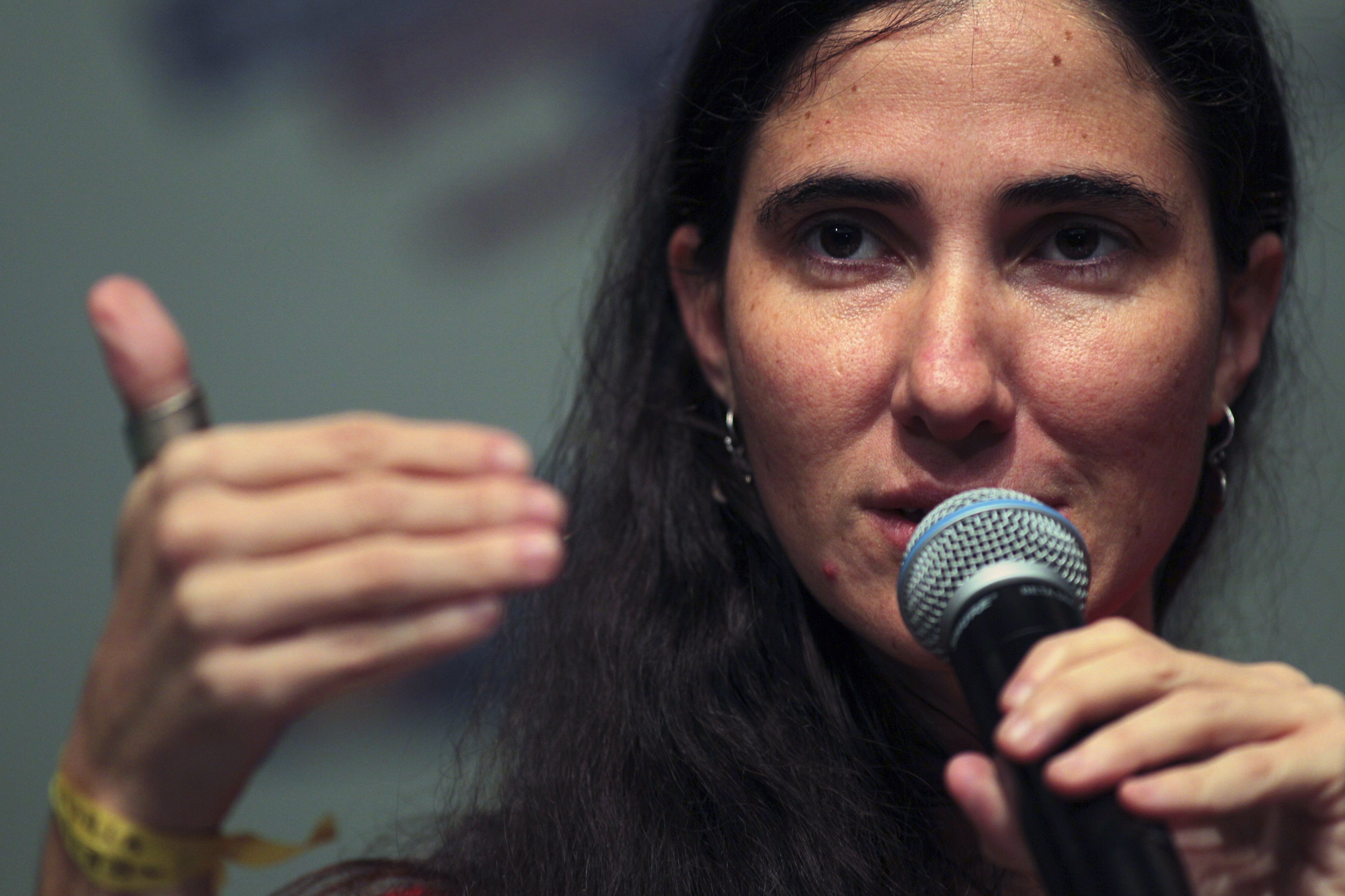 Yoani Sánchez teme no poder salir de Cuba al regreso de su gira
