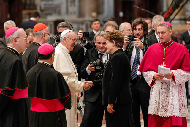 Rousseff permanecerá en Roma para una audiencia con el papa Francisco mañana