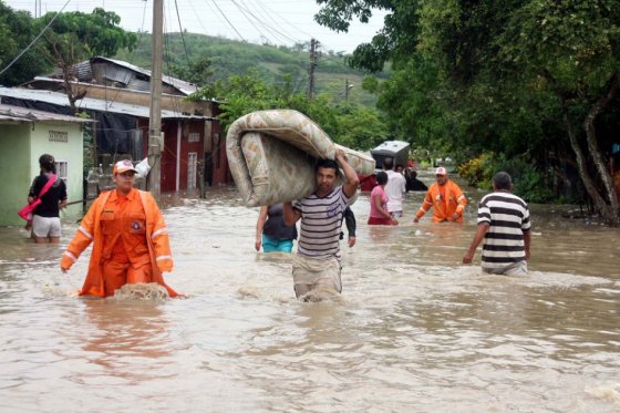 Más de 2 mil familias afectadas por lluvias en Colombia (FOTO)
