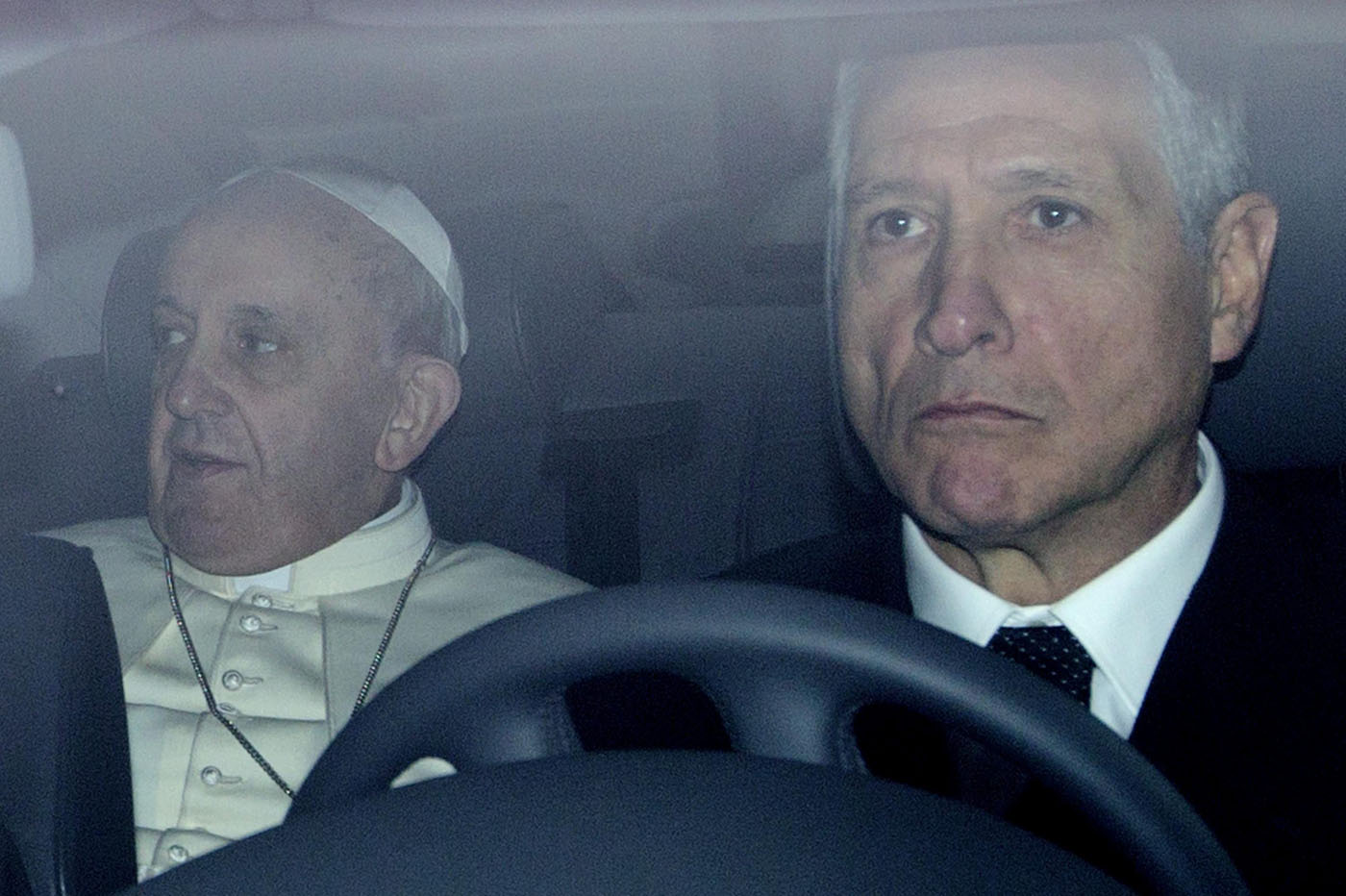 El Papa visita al cardenal argentino Mejia en el hospital