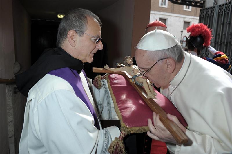 Vargas Llosa cree que el papa Francisco puede modernizar la Iglesia