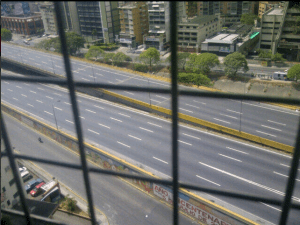 Las calles de Caracas permanecen desiertas (FOTOS)