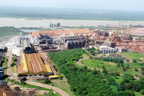 Explosión en subestación industrial deja sin electricidad a seis empresas básicas