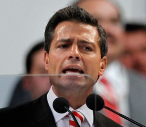 Peña Nieto se afianza con golpes mediáticos