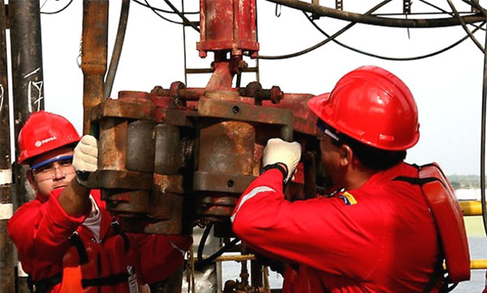 Irán seguirá con su compromiso petrolero con Venezuela