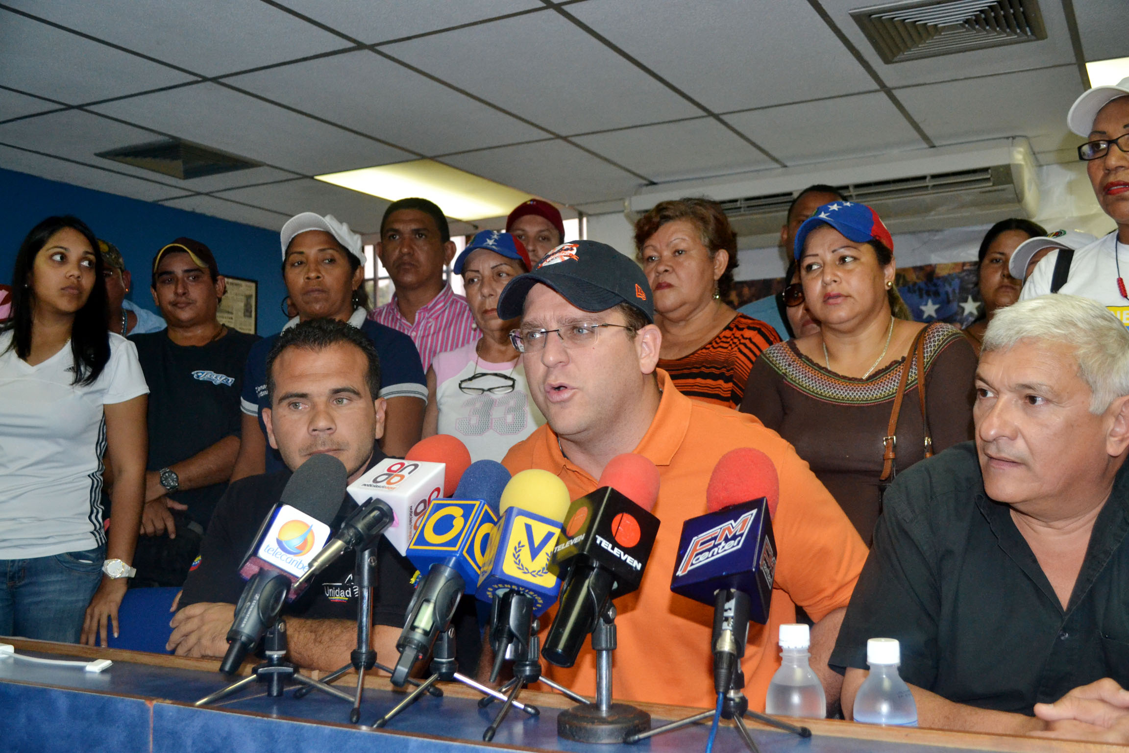 Comando Simón Bolívar condena y rechaza persecución contra empleados públicos