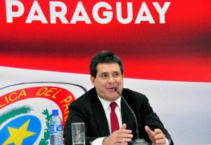 Cartes rechaza reintegrar su país al Mercosur