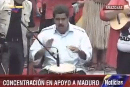 Así toca el tambor Maduro (Video)