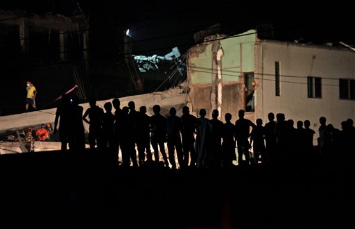 Supera los 600 muertos saldo por derrumbe del edificio