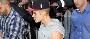 Como felino y ángel luce Justin Bieber con su nuevo tatuaje (Foto)