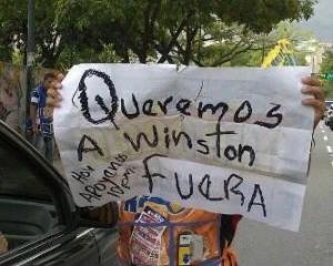 Así protestan los vendedores de Kino contra Winston Vallenilla (Fotos)
