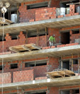 Sector construcción pedirá 75% del alza salarial en contrato colectivo