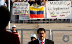 Así le protestan cerquitica a Maduro (FOTOS)