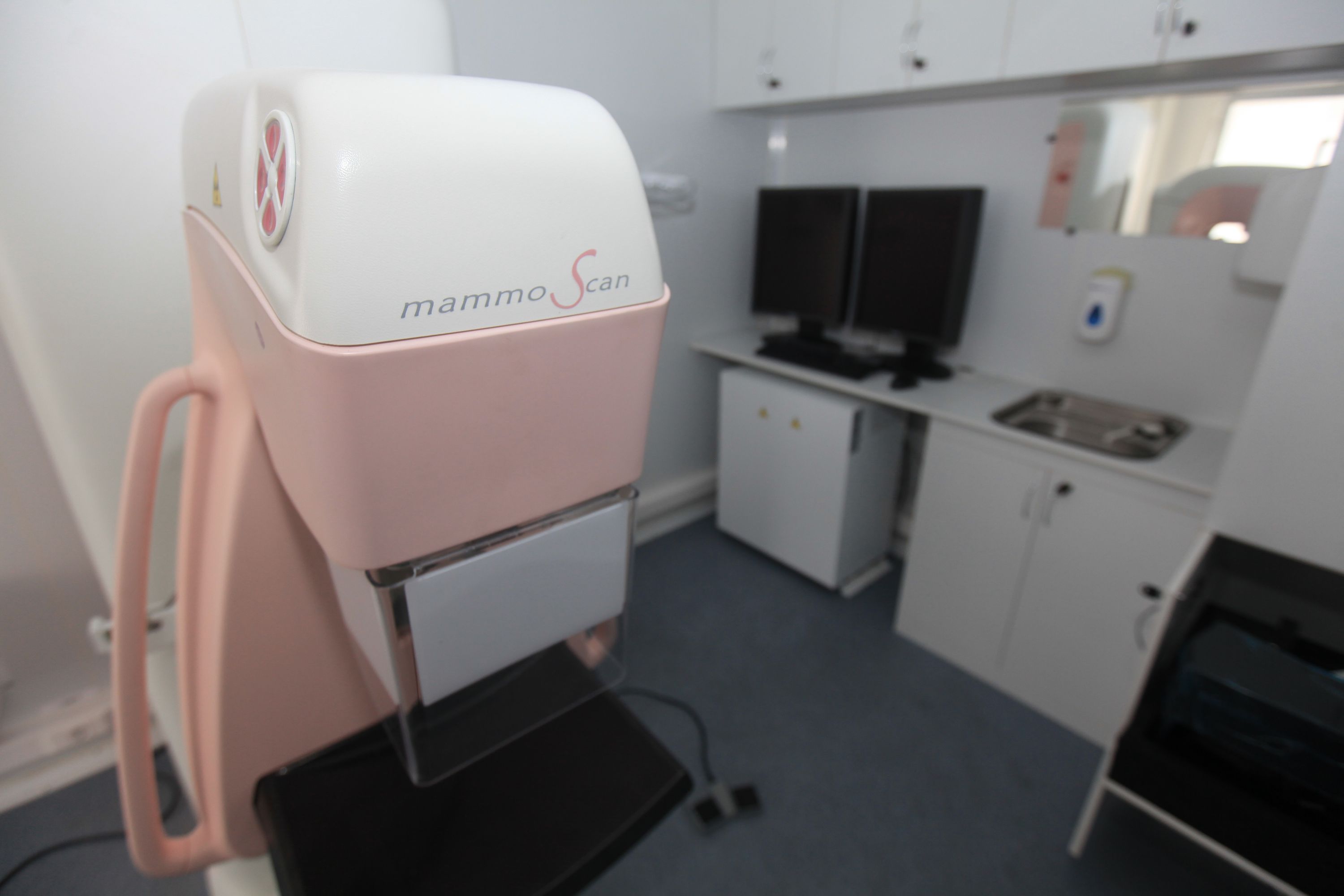 Clínicas móviles para pesquisa y diagnóstico de cáncer de mama recorrerán el país