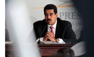 Maduro anunciará decreto que obliga bajar precios de automóviles
