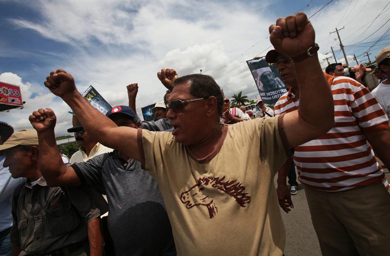 En Nicaragua golpearon a abuelos para dispersar protesta