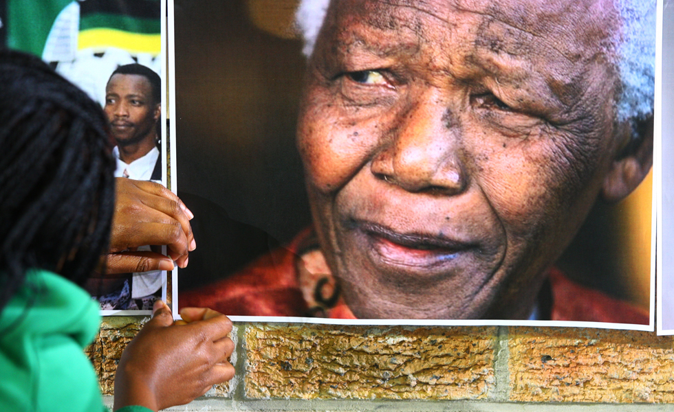 Detectan gasto millonario irregular en organización del funeral de Mandela