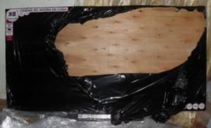 Compra un televisor de plasma y era madera envuelta en plástico (Foto)
