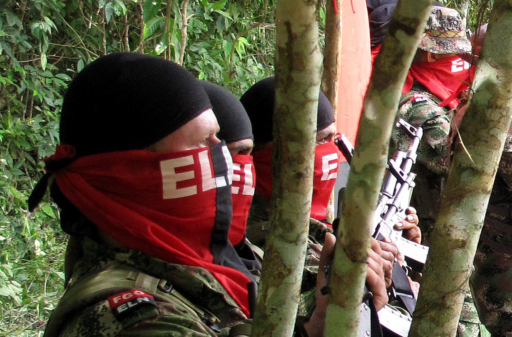 Ocho militares heridos en ataque atribuido a guerrilla ELN en Colombia