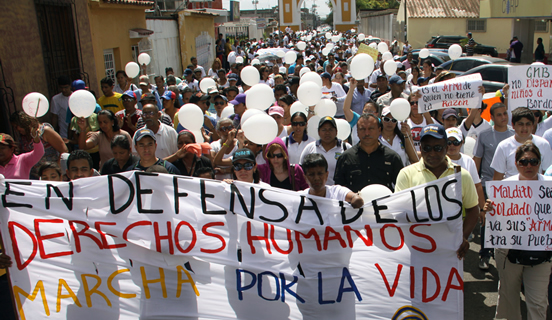 Marcha en Coro en repudio a asesinato cometido por Guardias Nacionales