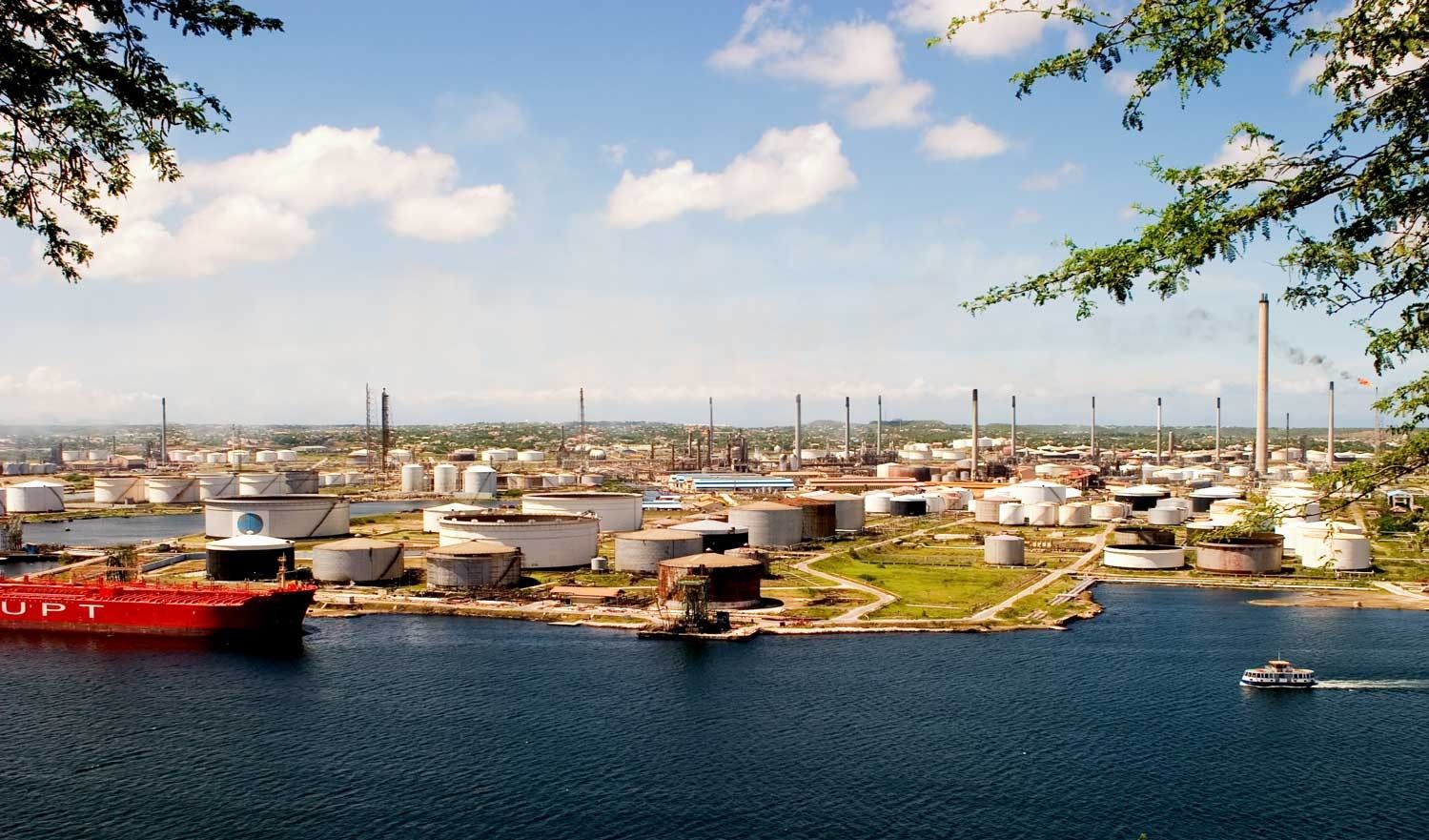 La refinería Isla en Curazao reinicia este miércoles luego del apagón