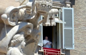 El papa dice que la vida humana debe ser defendida desde la concepción