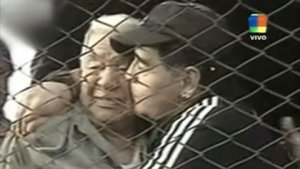Maradona muestra a la prensa que relación con su padre no está quebrantada