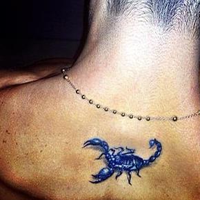 Mira lo que se tatuó el cantante Chino en el cuello (Foto)
