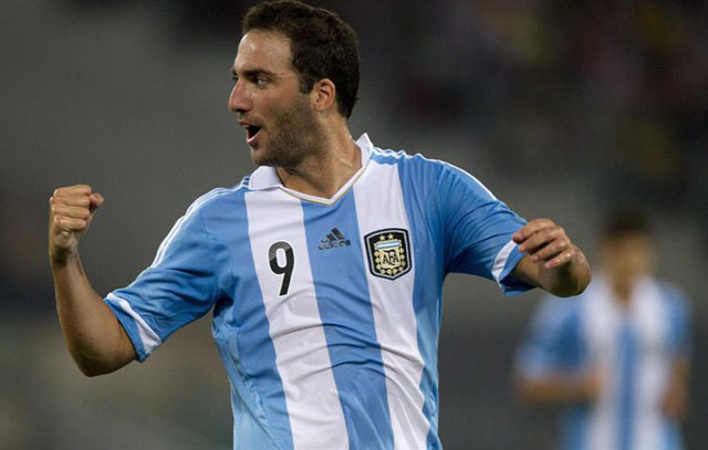 El goleador argentino Gonzalo “Pipita” Higuaín anuncia su retiro del fútbol