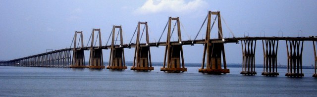 Este sábado cumple 51 años el Puente sobre el Lago