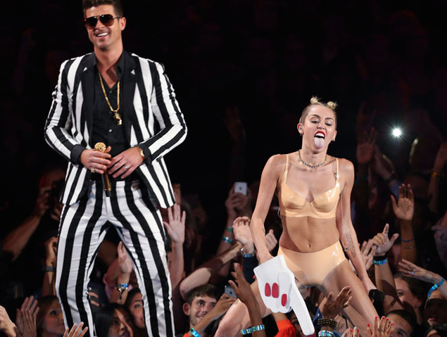 Duras críticas a la vergonzosa actuación de Miley Cyrus