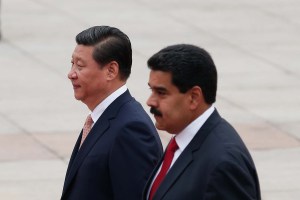 Maduro pide a China dos años de gracia para el pago de deuda