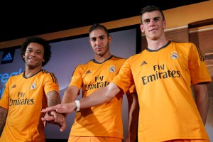Real Madrid presenta su tercera indumentaria: Naranja (Fotos)