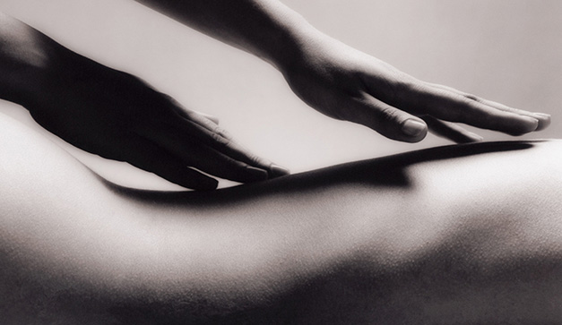 Las manos pueden llevarte al clímax con este masaje erótico ¡Aprende!