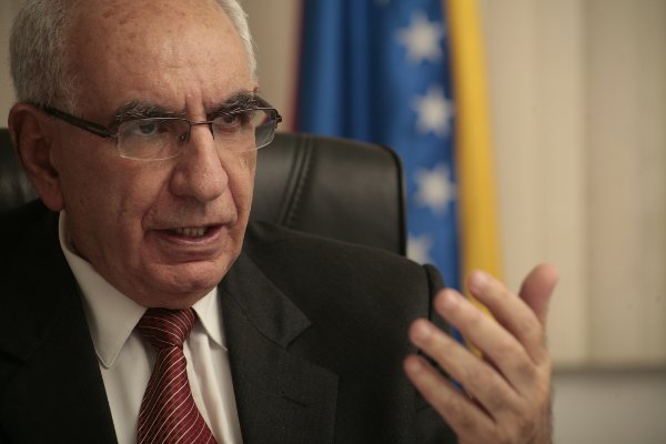 En Venezuela no pasan hambre como en la IV República, según presidente del INE