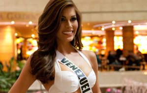 Miss Venezuela deslumbra en Moscú (Fotos)