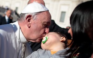 El Papa pide rezar por una niña de 18 meses con una grave enfermedad
