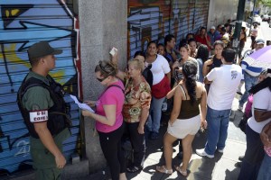 HRW: 125 ONG de DDHH exigen a Venezuela revocar el decreto de emergencia económica vigente