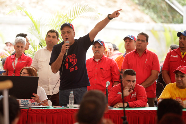 Construye a lo Jorge Rodríguez: Tumbas el rancho y montas una casa más grande donde mismo (Video)