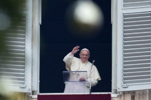 El Papa recorre su vida a través de la figura de su bautista, Enrique Pozzoli