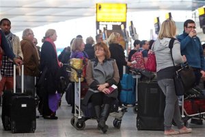 Falla técnica causa retraso de vuelos en Reino Unido