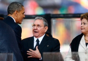 Apretón de manos Obama-Castro no fue programado, según la Casa Blanca