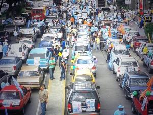 Así va la gran caravana dominical “Caracas se mueve por el Cambio” de la Unidad